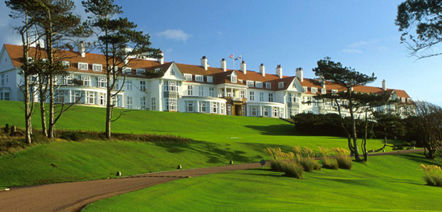 Bagpiper Bryce McCulloch and Turnberry Hotel